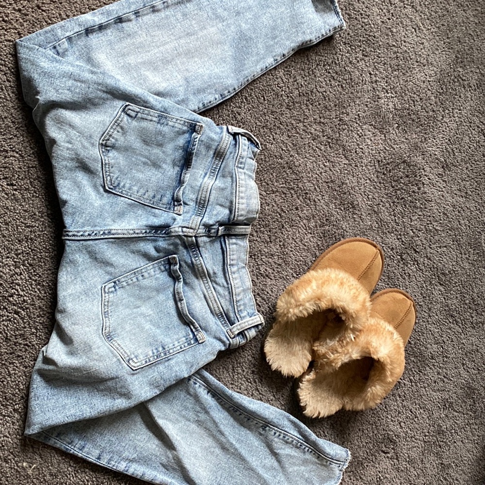 high rise levi jeans. so so cute